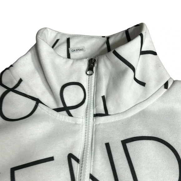 KENDALL & KYLIE sweater,women medium. White,logon, graphic,pull over,toggle,EC - Picture 8 of 14